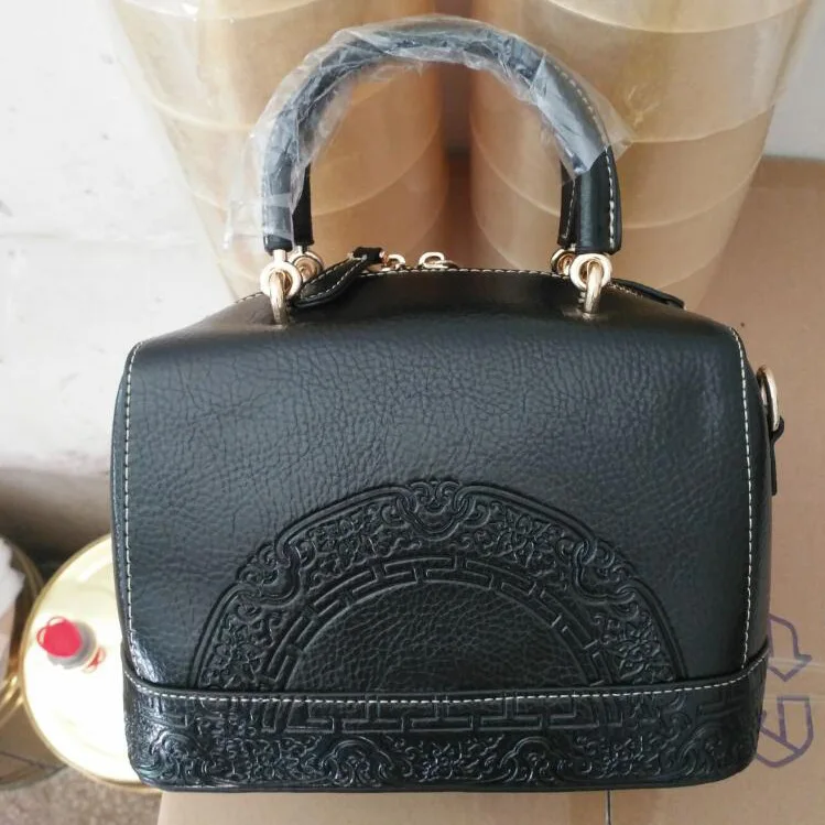 Women's bag 2021 new fashion spring fashion versatile women's bag leather leisure cowhide embossed messenger bag
Women's bag 2021 new fashion spring fashion versatile women's bag leather leisure cowhide embossed messenger bag