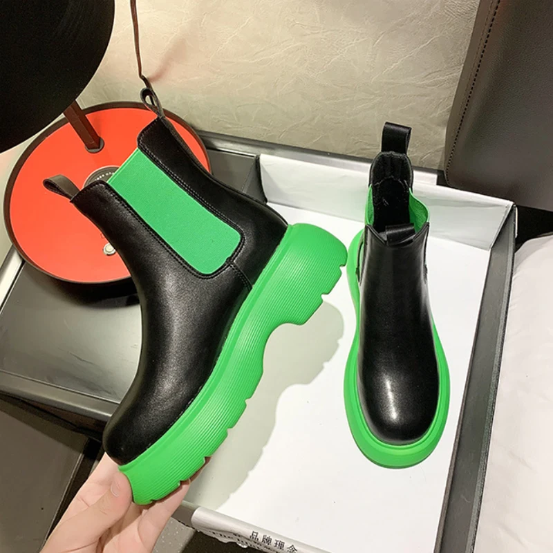 Women Ankle Boots Autumn 2021 Fashion Chelsea Platform Short Boots Female Waterproof Rubber Black Leather Booties Botas De Mujer 
Women Ankle Boots Autumn 2021 Fashion Chelsea Platform Short Boots Female Waterproof Rubber Black Leather Booties Botas De Mujer