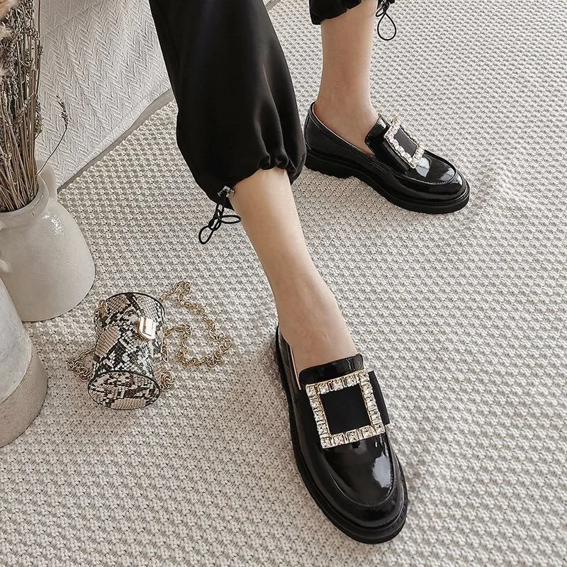 Famous Brand Women Crystal Square Buckle Flats Japanned Leather Brogue Shoes Woman British Oxford Creepers Derby Shoes Loafers
Famous Brand Women Crystal Square Buckle Flats Japanned Leather Brogue Shoes Woman British Oxford Creepers Derby Shoes Loafers