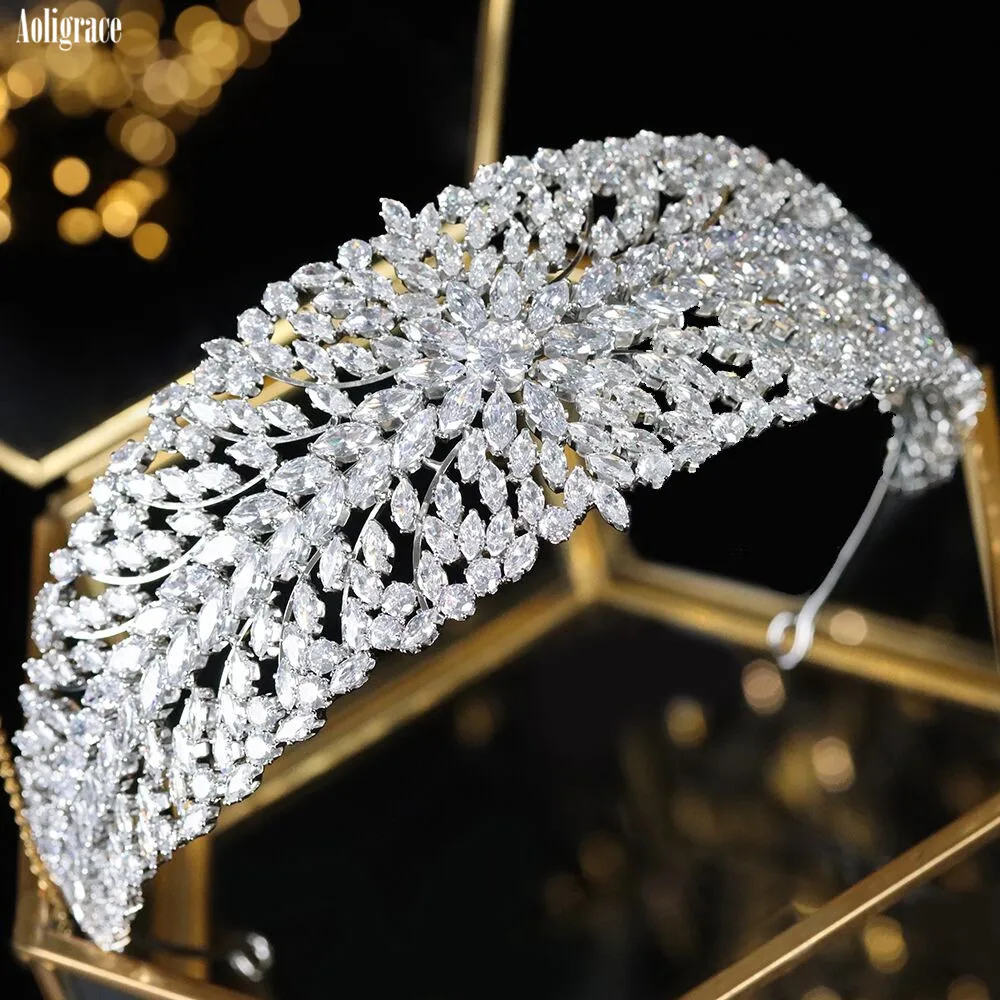 Full Cubic Zirconia Tiaras CZ White Queen Bridal Crowns for Wedding Birthday Party Pageant Headpiece Women Hair Accessories
Full Cubic Zirconia Tiaras CZ White Queen Bridal Crowns for Wedding Birthday Party Pageant Headpiece Women Hair Accessories
