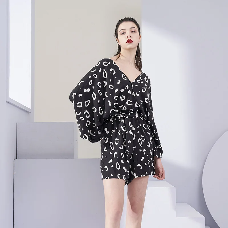 Women Korean-style V-neck Nightgown Summer Loose Printing Sleep Dress Night Gown Plus Size Women Clothing Long Sleeve Sleepwear
Women Korean-style V-neck Nightgown Summer Loose Printing Sleep Dress Night Gown Plus Size Women Clothing Long Sleeve Sleepwear