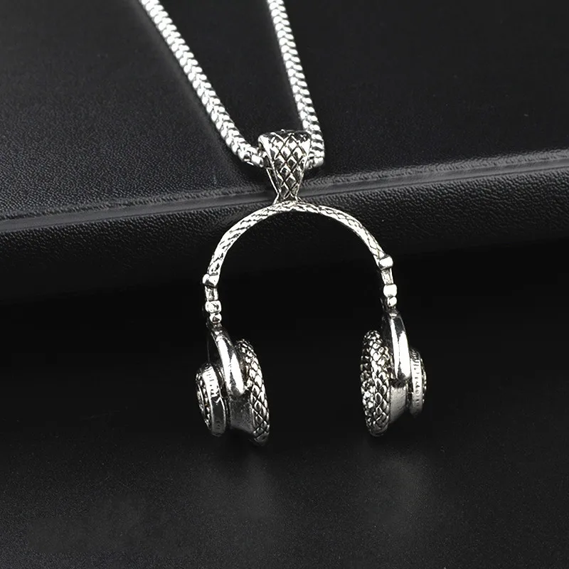 Headphone Pendant Necklace Stainless Steel Fashion Hiphop Chain Men and Women Disco Rap Jewelry Rock Band Nightclub Bar
Headphone Pendant Necklace Stainless Steel Fashion Hiphop Chain Men and Women Disco Rap Jewelry Rock Band Nightclub Bar