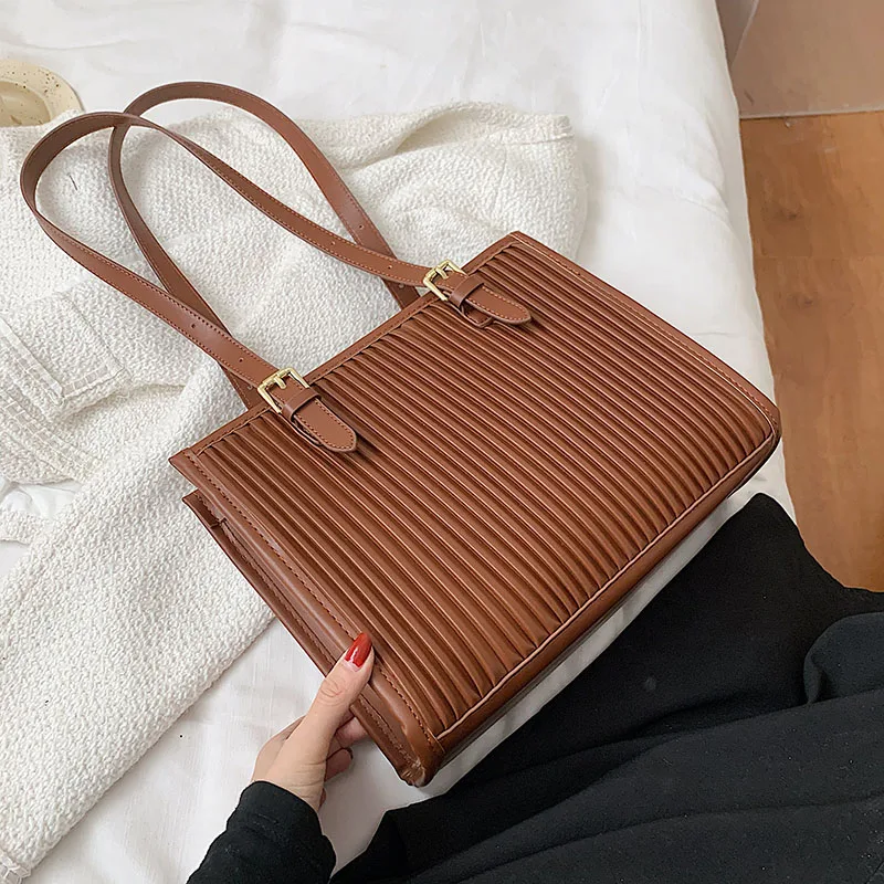 2021 New Stripe PU Leather Shoulder Bag for Women 2021 Solid Color Simple Handbags Lady Winter Travel Totes Black
2021 New Stripe PU Leather Shoulder Bag for Women 2021 Solid Color Simple Handbags Lady Winter Travel Totes Black