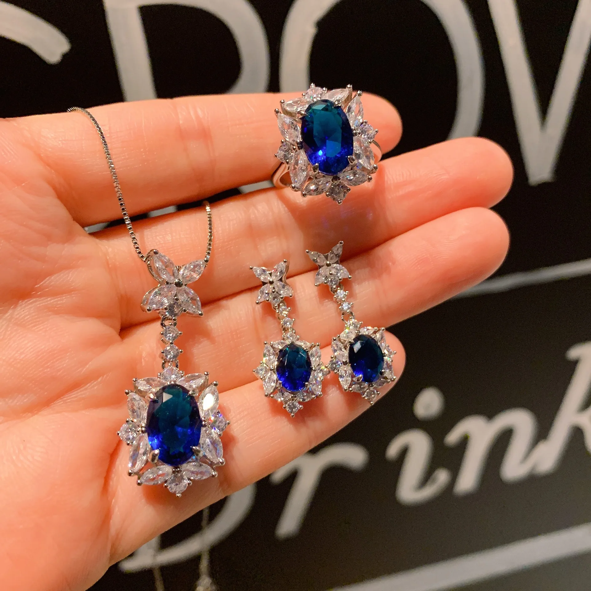 QTT Silver Color Jewelry Sets Blue Oval Zircon Stone Stone Earring Ring Necklace For Women Wedding Jewelry
QTT Silver Color Jewelry Sets Blue Oval Zircon Stone Stone Earring Ring Necklace For Women Wedding Jewelry