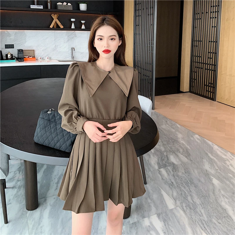 JXMYY Fall 2020 new French chic fashion A-line temperament waist long sleeve pleated dress + leather collar female
JXMYY Fall 2020 new French chic fashion A-line temperament waist long sleeve pleated dress + leather collar female