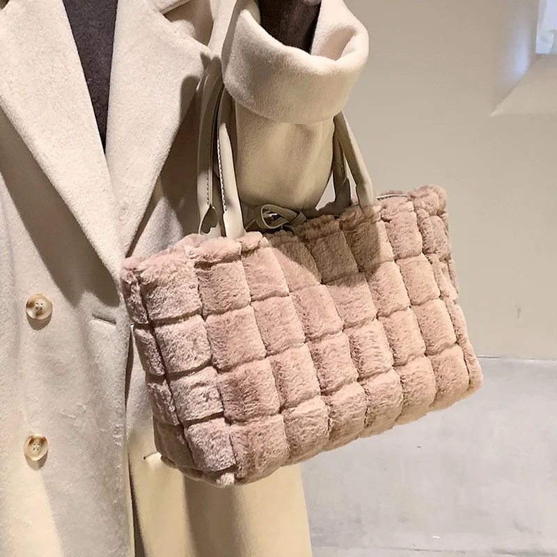 High Quality Women's Autumn and Winter Plush Shoulder Bag2021New Female Bag Fashion Plush Shopping Bag Fashion All-match Handbag
High Quality Women's Autumn and Winter Plush Shoulder Bag2021New Female Bag Fashion Plush Shopping Bag Fashion All-match Handbag