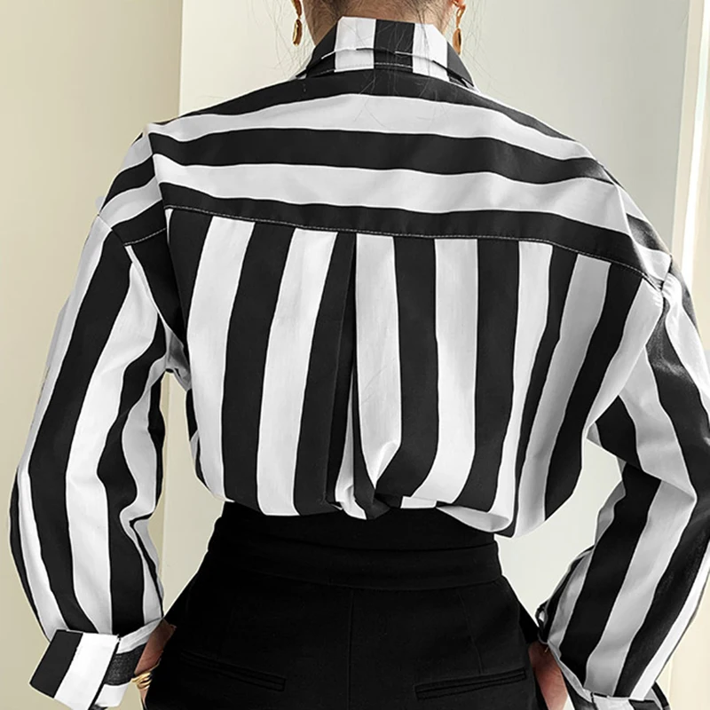 RUGOD 2021 spring new lapel temperament striped shirt women 
RUGOD 2021 spring new lapel temperament striped shirt women