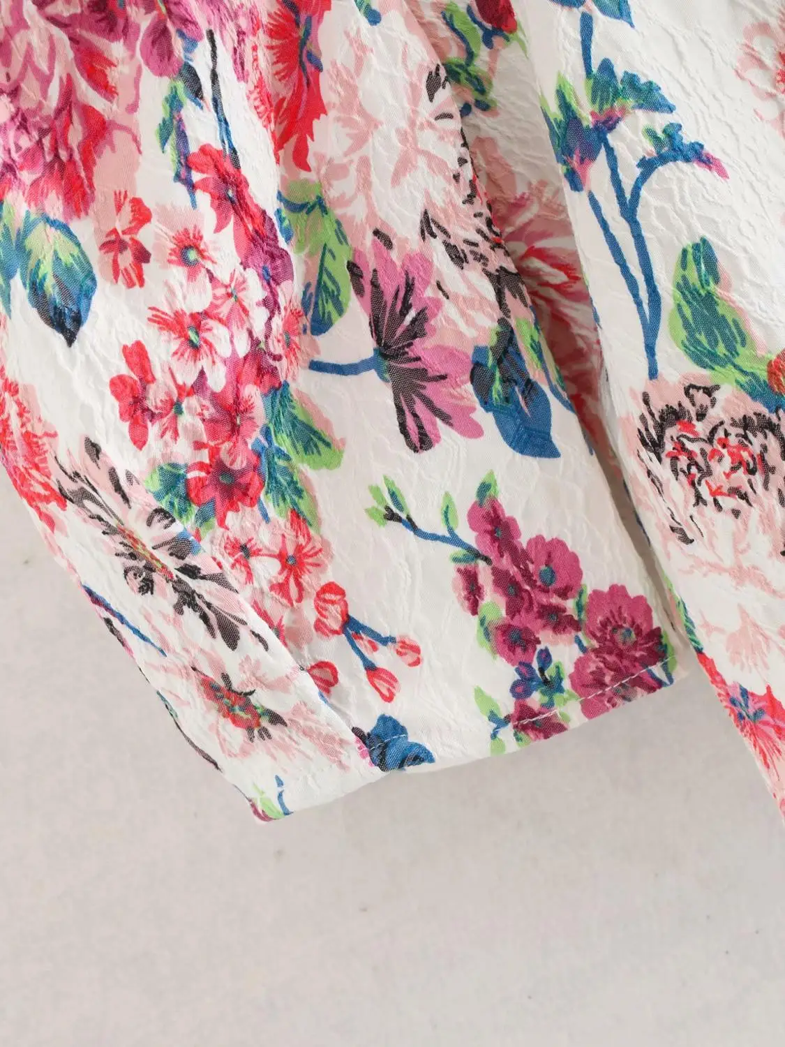 2020 women square collar flower press print short blouses shirts women puff sleeve side zipper kimono blusas chic tops LS6421
2020 women square collar flower press print short blouses shirts women puff sleeve side zipper kimono blusas chic tops LS6421