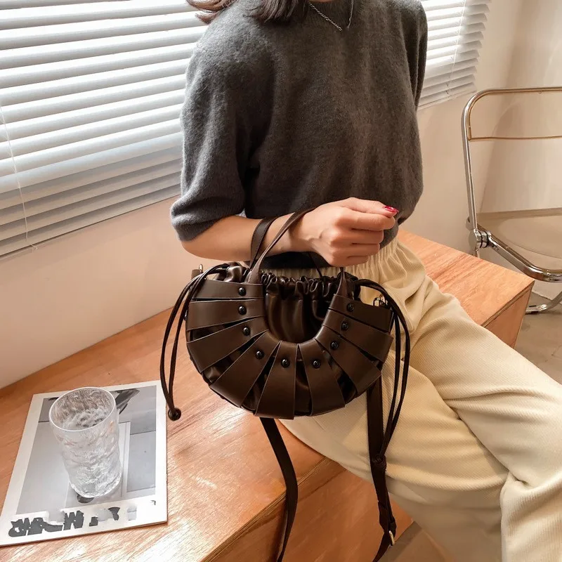 Korean Style New Womens Armpit Casual Shoulder Bag PU Leather Handbag Hollow Out Design Soft Handle Fashion Crossbody Bags
Korean Style New Womens Armpit Casual Shoulder Bag PU Leather Handbag Hollow Out Design Soft Handle Fashion Crossbody Bags