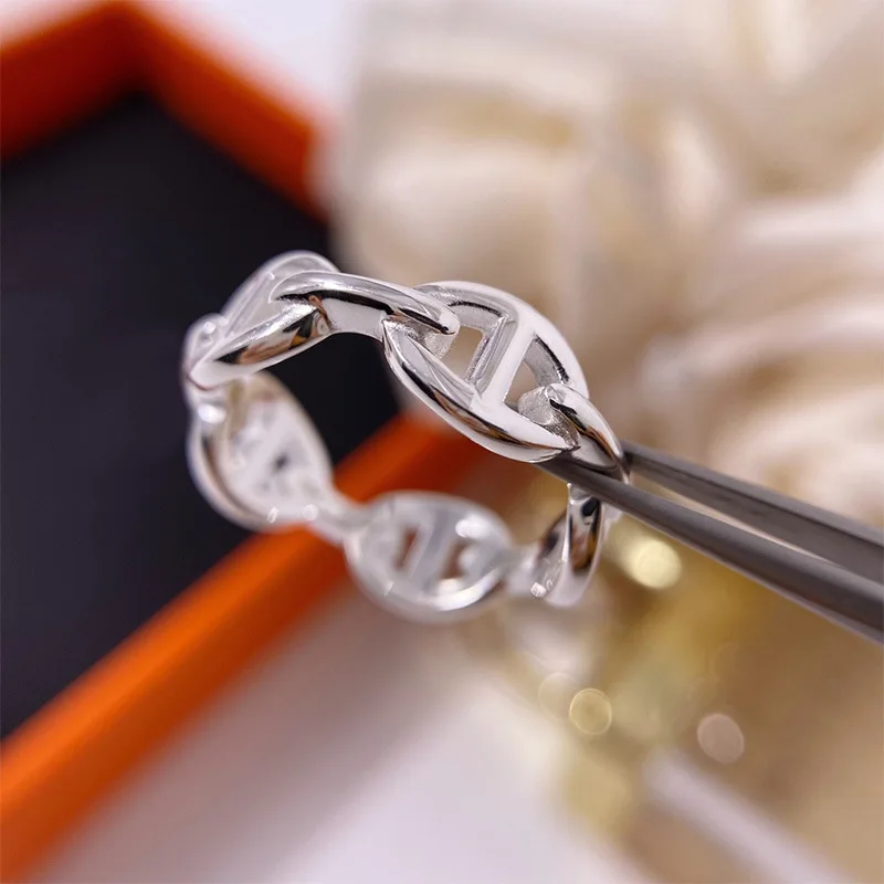 S925 Silver Howllow Ring Round Chain Linked Simply Style For Women Daily Dating Party Gifting 2021 Fashion Trend Fine Jewelry
S925 Silver Howllow Ring Round Chain Linked Simply Style For Women Daily Dating Party Gifting 2021 Fashion Trend Fine Jewelry
