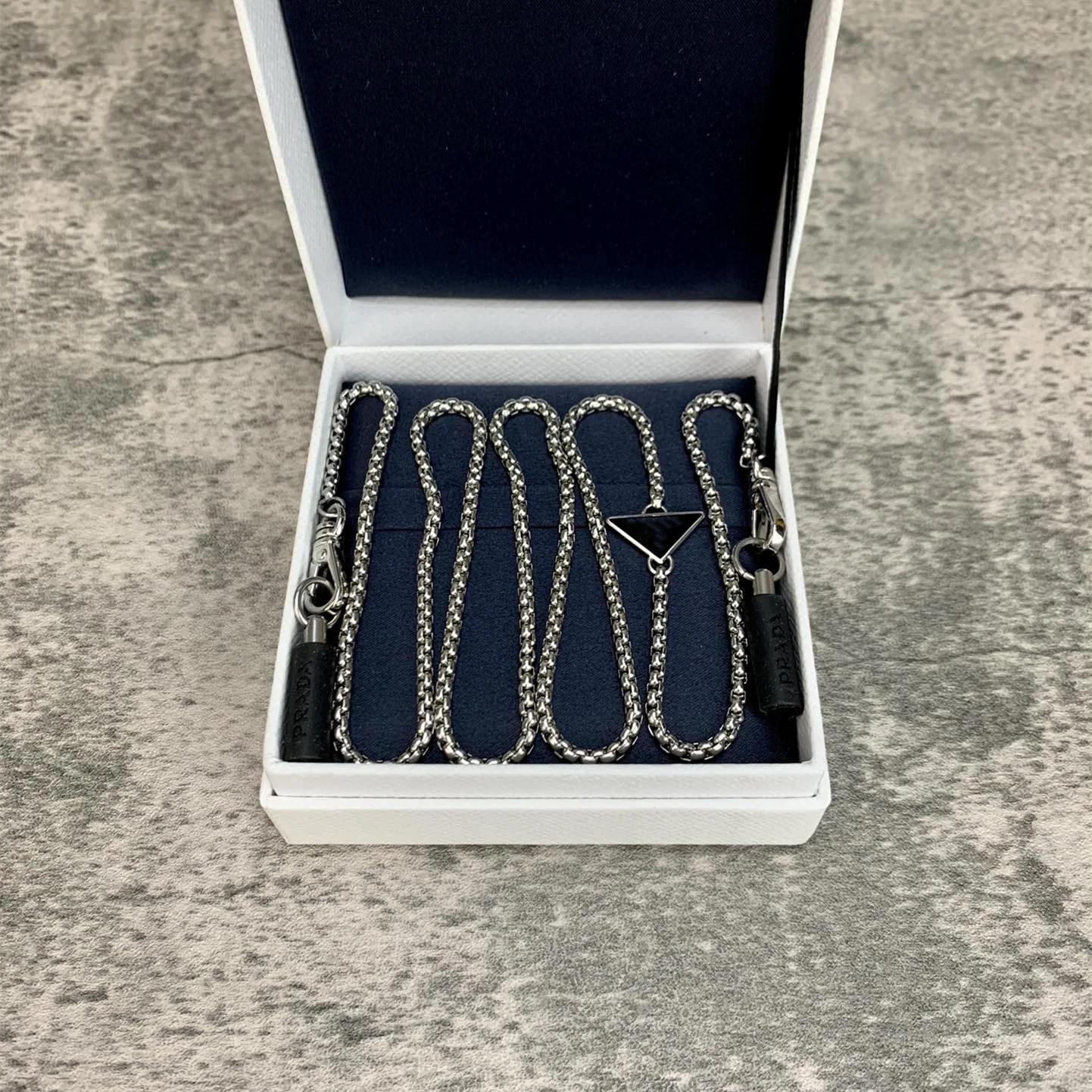 Inverted triangle standard fashion earphone chain wireless earplugs anti-lost rope hanging can be used as necklace bracelet
Inverted triangle standard fashion earphone chain wireless earplugs anti-lost rope hanging can be used as necklace bracelet