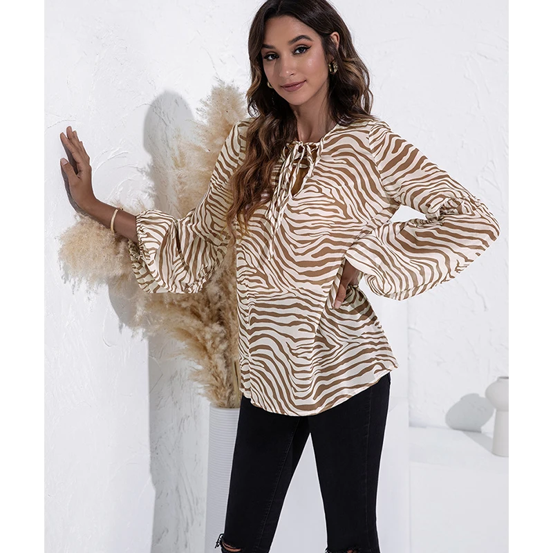 Spring and Autumn Ladies Fashion Thin Top Sexy Hollow Lace Round Neck Zebra Print Puff Sleeve Sweet and Versatile T-shirt
Spring and Autumn Ladies Fashion Thin Top Sexy Hollow Lace Round Neck Zebra Print Puff Sleeve Sweet and Versatile T-shirt