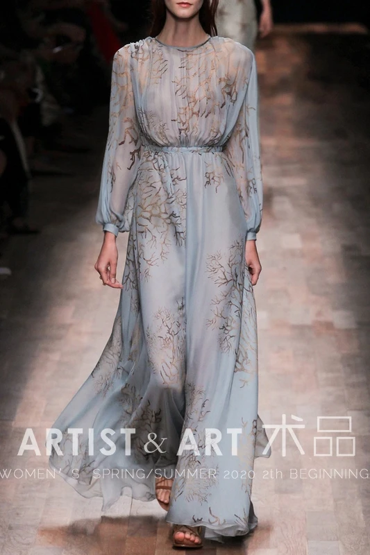 Vintage Blue Floral Printed Silk Women Dresses 2020 Summer Runway Designers O-neck Long Sleeve Pleated Long Dress
Vintage Blue Floral Printed Silk Women Dresses 2020 Summer Runway Designers O-neck Long Sleeve Pleated Long Dress