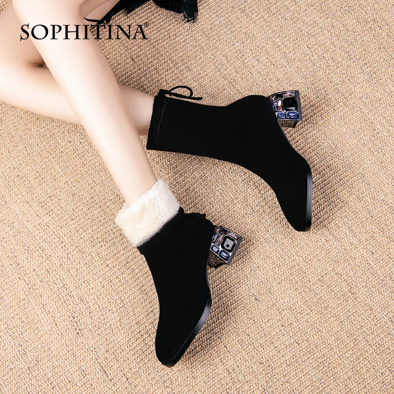 Женские плюшевые ботильоны SOPHITINA, теплые роскошные слипоны из флока на тонком каблуке, Элегантные ботильоны с драгоценными камнями, зима MO830
Женские плюшевые ботильоны SOPHITINA, теплые роскошные слипоны из флока на тонком каблуке, Элегантные ботильоны с драгоценными камнями, зима MO830