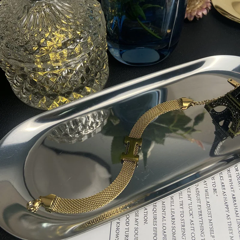 Fashion Simple Letter H Titanium Steel Plated Snake Bone Chain Charm Women's Bracelet Wedding Dinner Party Jewelry Birthday Gift
Fashion Simple Letter H Titanium Steel Plated Snake Bone Chain Charm Women's Bracelet Wedding Dinner Party Jewelry Birthday Gift