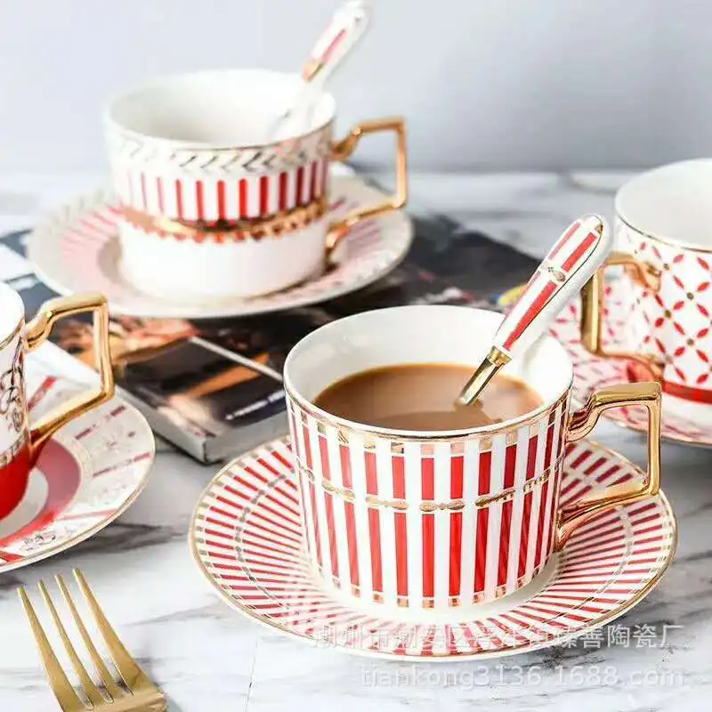 European style gold ceramic coffee cup and saucer high-end gift gift coffee cup set simple afternoon flower tea cup with spoon
European style gold ceramic coffee cup and saucer high-end gift gift coffee cup set simple afternoon flower tea cup with spoon