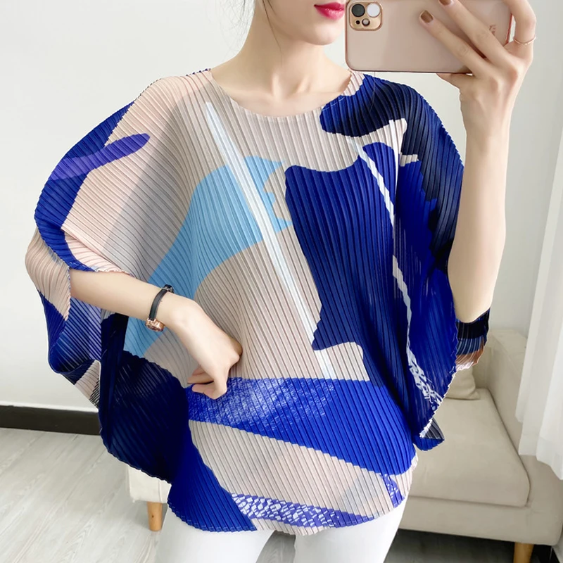 Miyake pleated print tops loose large size T-shirts 21 summer new temperament elegant bat sleeve round neck folda Tees for woman
Miyake pleated print tops loose large size T-shirts 21 summer new temperament elegant bat sleeve round neck folda Tees for woman