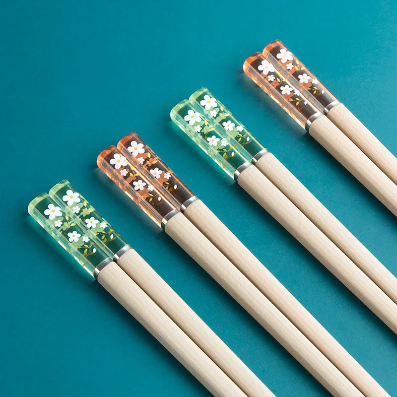 1 pair 24cm Amber Japanese Sakura Chopsticks Anti-slip antibacterial high temperature resistant sushi stick Korean kitchen tools 
1 pair 24cm Amber Japanese Sakura Chopsticks Anti-slip antibacterial high temperature resistant sushi stick Korean kitchen tools