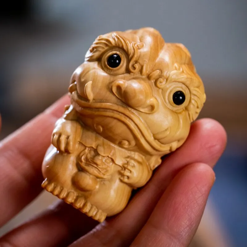 3/5CM Boxwood Cartoons Lion Wood Statue Pendant Collection Feng Shui Lucky Animal Sculpture Home Decor
3/5CM Boxwood Cartoons Lion Wood Statue Pendant Collection Feng Shui Lucky Animal Sculpture Home Decor