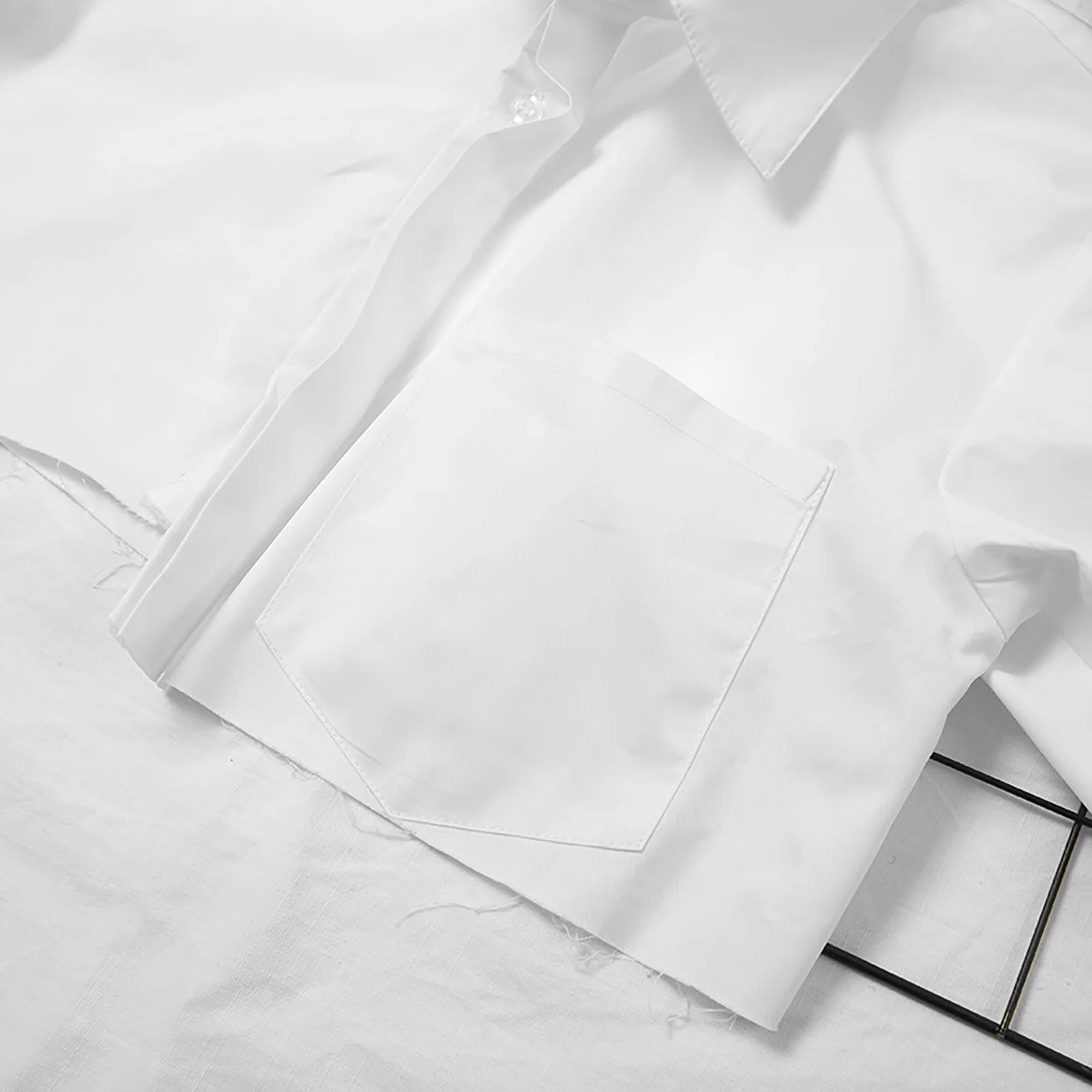 Fashion Women Sexy Shirt Cotton Lapel Collar Long Sleeves Cropped Shirt Office Lady blusas tops Femme White Shirts Work Wear 
Fashion Women Sexy Shirt Cotton Lapel Collar Long Sleeves Cropped Shirt Office Lady blusas tops Femme White Shirts Work Wear