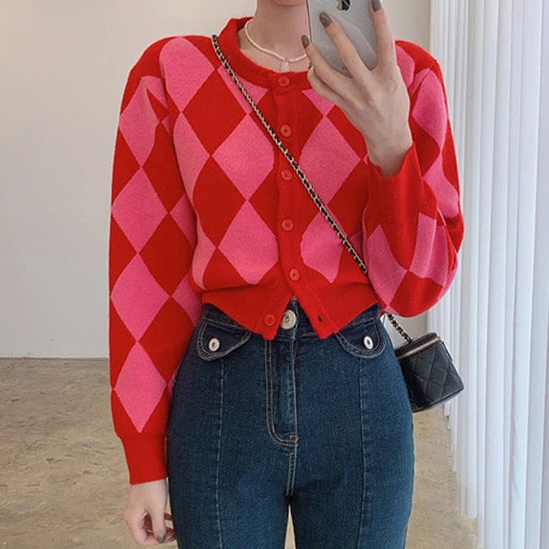 2021 New Korean Fashion Retro O Neck Color Matching Rhombus Single-breasted Loose Short Long-sleeved Knit Cardigan Sweater Women
2021 New Korean Fashion Retro O Neck Color Matching Rhombus Single-breasted Loose Short Long-sleeved Knit Cardigan Sweater Women