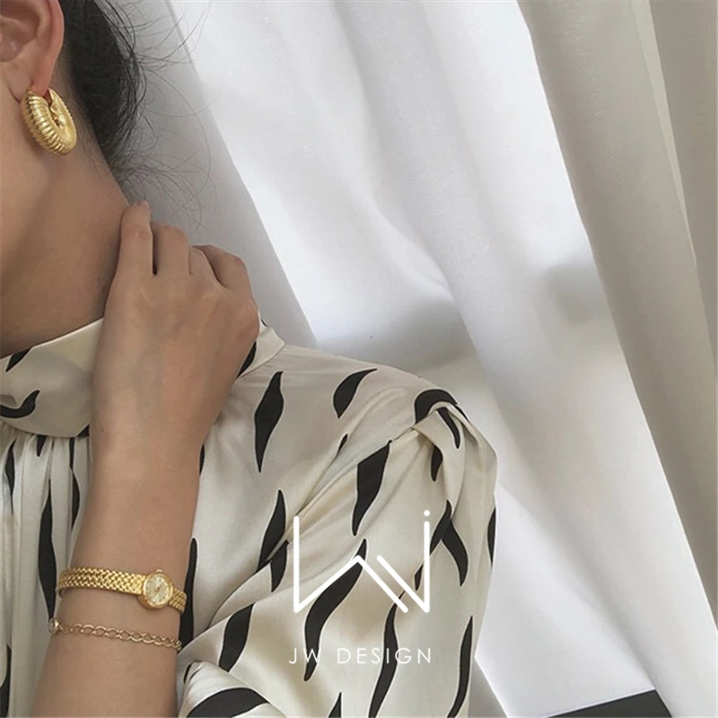 Brass With 18 K Gold Glam Twist Drop Earrings Punk Party Gown T Show Runway Designer Rare Boucle Korean Japan INS Boho Top 
Brass With 18 K Gold Glam Twist Drop Earrings Punk Party Gown T Show Runway Designer Rare Boucle Korean Japan INS Boho Top