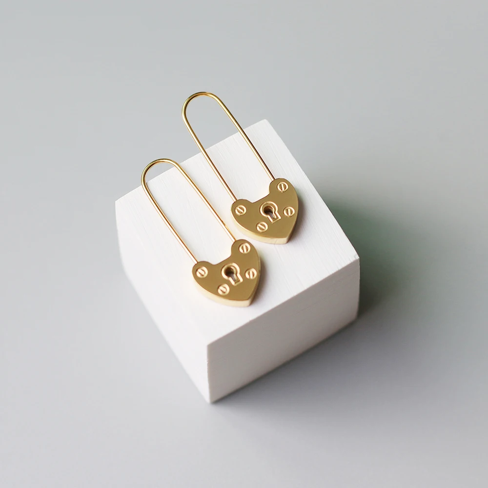 Amaiyllis 18K Gold Fashion OL Love Heart Lock Ear Hook Earrings Minimalist Long Drop Earrings For Family Jewelry Gift
Amaiyllis 18K Gold Fashion OL Love Heart Lock Ear Hook Earrings Minimalist Long Drop Earrings For Family Jewelry Gift