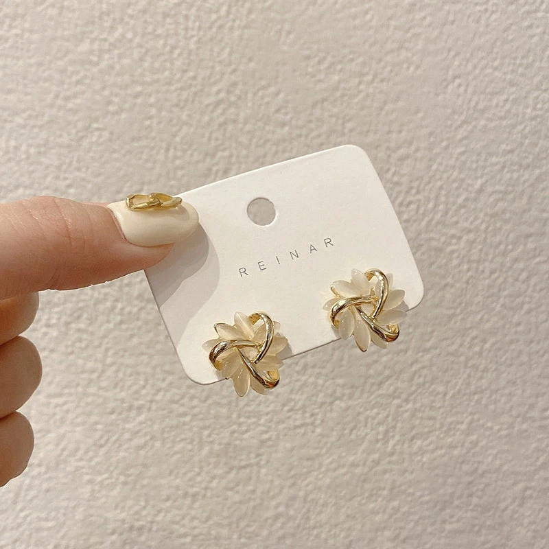 2021 New Classic Alloy Snow Metal Hoop Earrings For Woman Fashion Korean Jewelry Temperament Girl's Daily Wear Earrings
2021 New Classic Alloy Snow Metal Hoop Earrings For Woman Fashion Korean Jewelry Temperament Girl's Daily Wear Earrings