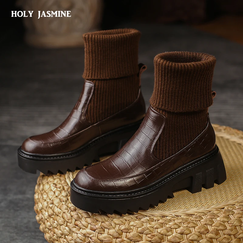 2021 Newest Black Genuine Leather Shoes Women Ankle Boots Autumn Winter Platform Shoes Women Stretch Boots Shoes for Women 
2021 Newest Black Genuine Leather Shoes Women Ankle Boots Autumn Winter Platform Shoes Women Stretch Boots Shoes for Women