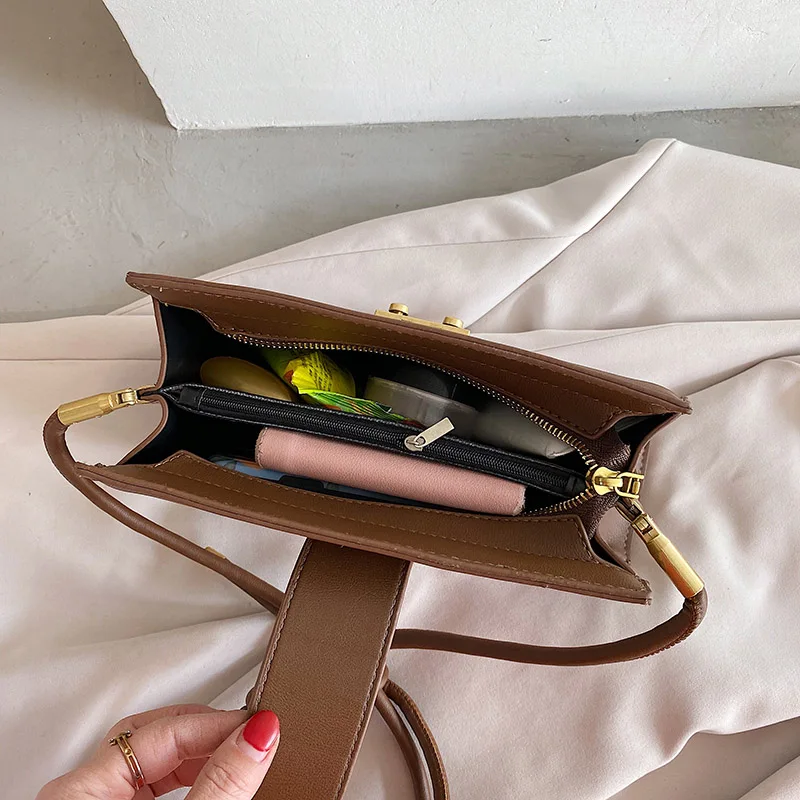 2020 Classic Crocodile Lock Square Bag Trend Women PU Designer Shoulder Bag Casual Lady Messenger Crossbody Bags Female Handbags 
2020 Classic Crocodile Lock Square Bag Trend Women PU Designer Shoulder Bag Casual Lady Messenger Crossbody Bags Female Handbags