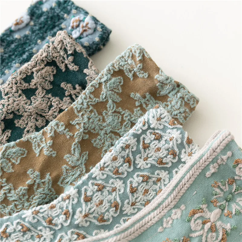 Harajuku Retro Embroidery Woman Socks Japanese Kawaii Cute Socks Ethnic Lolita Lace Flower Crew Socks Christmas Gift Fashion New 
Harajuku Retro Embroidery Woman Socks Japanese Kawaii Cute Socks Ethnic Lolita Lace Flower Crew Socks Christmas Gift Fashion New