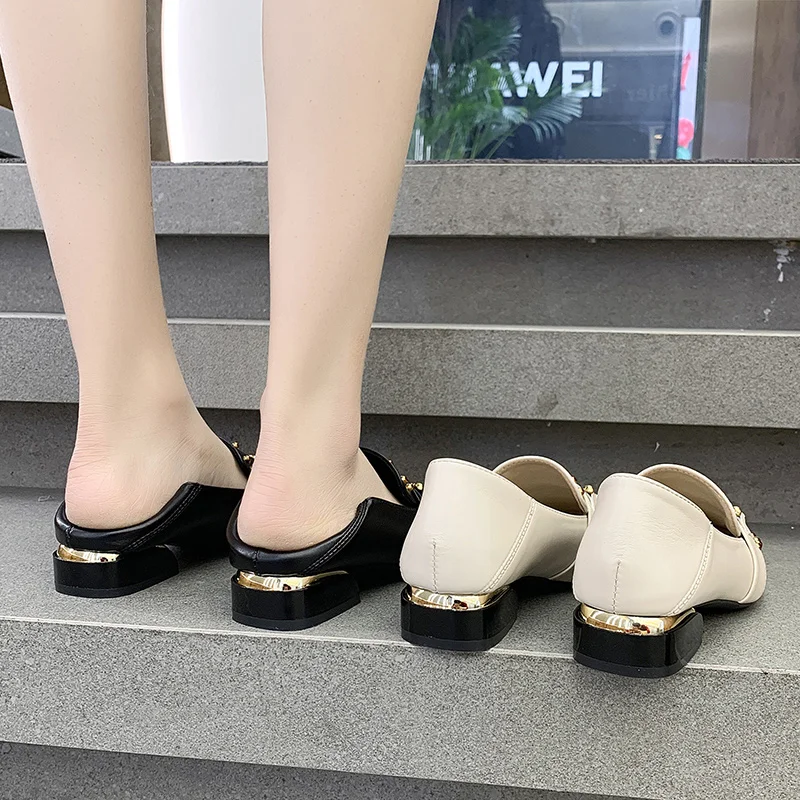 British style fashion square heel set foot metal decoration ladies small leather shoes spring and autumn new exquisite.
British style fashion square heel set foot metal decoration ladies small leather shoes spring and autumn new exquisite.
