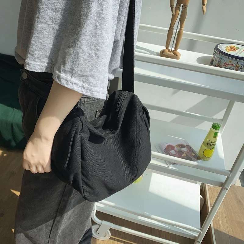 Simple Casual Sports Lightweight Canvasbag Female2021summer Korean Fashion Trend Student One-shoulder Messenger Small Square Bag
Simple Casual Sports Lightweight Canvasbag Female2021summer Korean Fashion Trend Student One-shoulder Messenger Small Square Bag