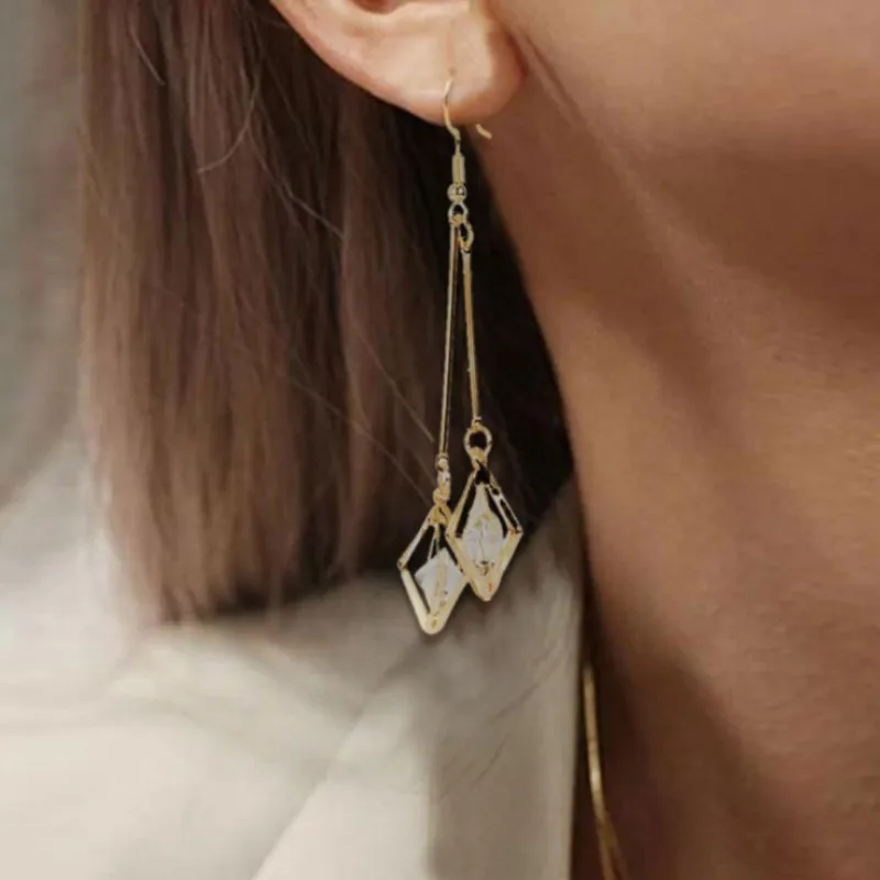 Fashion Elegance Women Cube Ball Sparkling Zircon Long Dangle Earrings Geometry Rhinestone Earrings Lady Party Wedding Jewelry
Fashion Elegance Women Cube Ball Sparkling Zircon Long Dangle Earrings Geometry Rhinestone Earrings Lady Party Wedding Jewelry