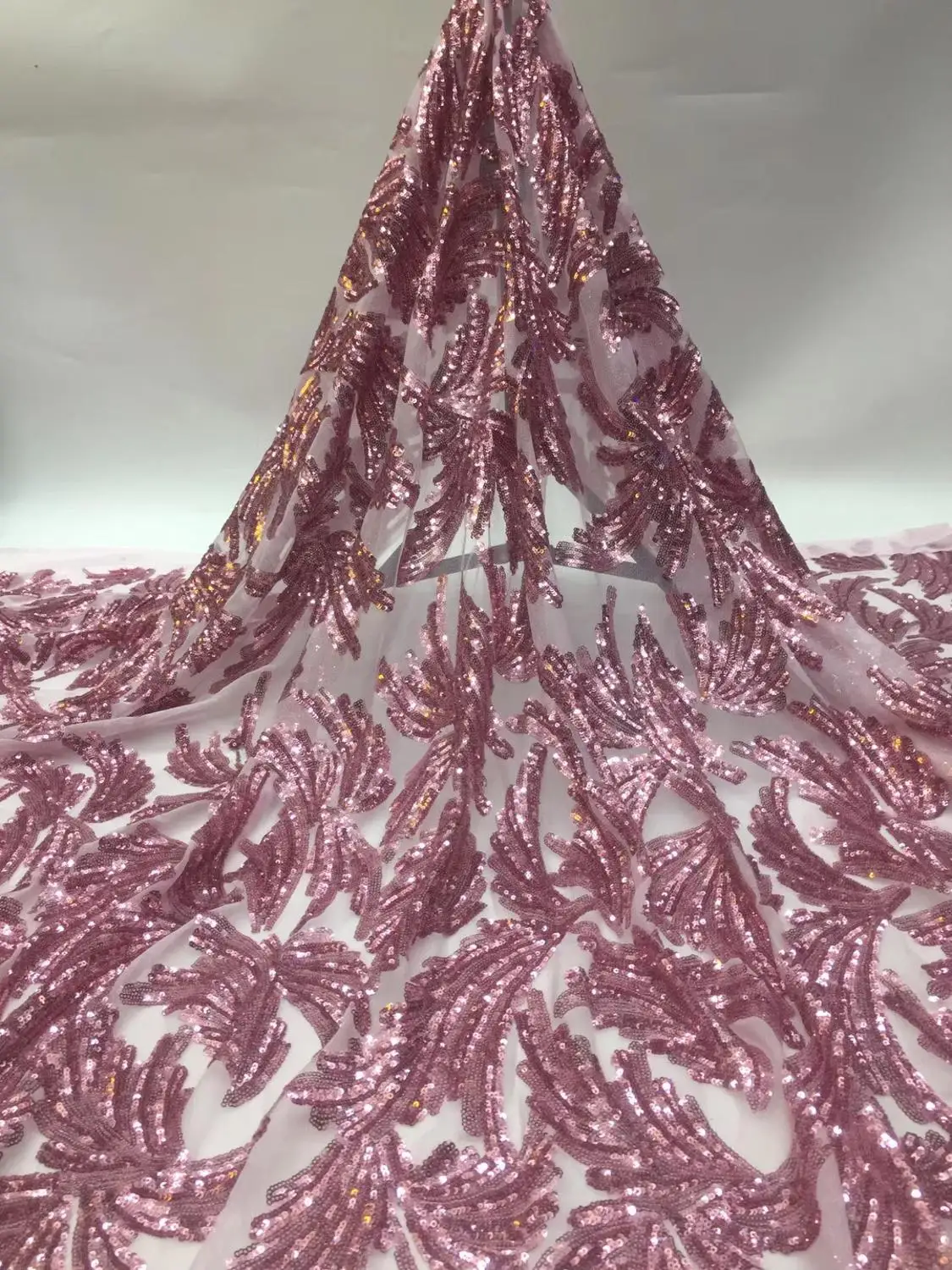 newest muti color sequin Modern design French net lace fabric African sequins lace embroidery tulle lace fabric for party dress
newest muti color sequin Modern design French net lace fabric African sequins lace embroidery tulle lace fabric for party dress