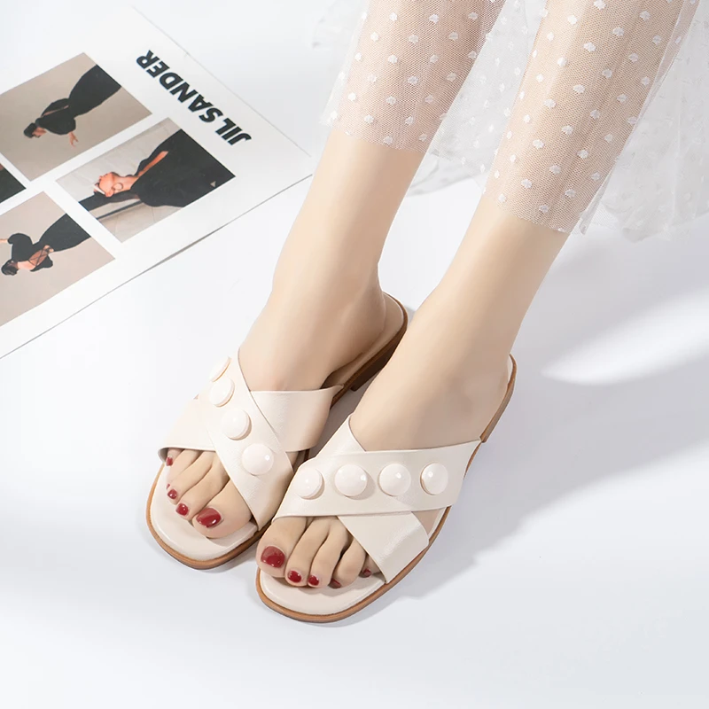 2021 Summer Women's Slippers Pure Color All-match Cross Vamp Balls Embellishment Fashion Casual Outer Wear Home Women's Slippers 
2021 Summer Women's Slippers Pure Color All-match Cross Vamp Balls Embellishment Fashion Casual Outer Wear Home Women's Slippers