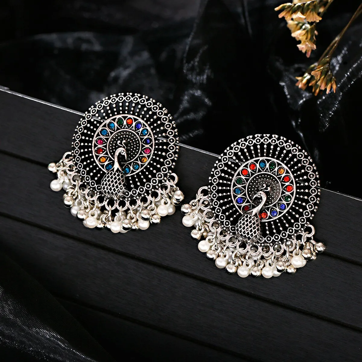 Ethnic Women's Silver Color Peacock Round Alloy Gypsy Jhumka Earrings Vintage Boho Tribe Pearl Tassel Drop Earrings Jewelry
Ethnic Women's Silver Color Peacock Round Alloy Gypsy Jhumka Earrings Vintage Boho Tribe Pearl Tassel Drop Earrings Jewelry