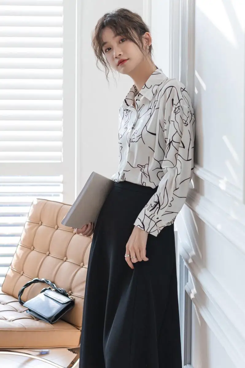 Summer Fashion Black Button Print Turn-down Collar Vintage Blouse Casual Loose Korean Style Office Lady Chiffon Blouse Tops
Summer Fashion Black Button Print Turn-down Collar Vintage Blouse Casual Loose Korean Style Office Lady Chiffon Blouse Tops
