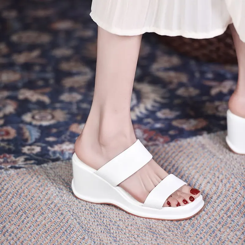 Female Shoes Slippers Heels Platform Slides Fashion On A Wedge 2021 High Luxury Flat PU Scandals Rubber Shoes Woman 2021 Slipper
Female Shoes Slippers Heels Platform Slides Fashion On A Wedge 2021 High Luxury Flat PU Scandals Rubber Shoes Woman 2021 Slipper