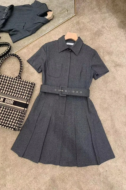Autumn Winter Clothes 2021 Brand Designers Elegant Gray Wool Dresses for Women Turn-down Collar Short Sleeve Mini Office Dress
Autumn Winter Clothes 2021 Brand Designers Elegant Gray Wool Dresses for Women Turn-down Collar Short Sleeve Mini Office Dress