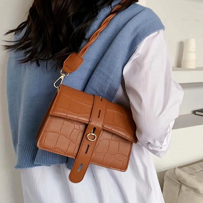 2021 New High-quality Spring Handbag Fashion High-end One-shoulder Female Bag Western Style Messenger Simple Small Square Bag
2021 New High-quality Spring Handbag Fashion High-end One-shoulder Female Bag Western Style Messenger Simple Small Square Bag