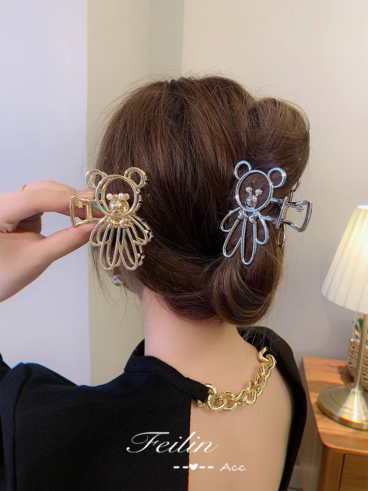 Metal Hollow Bear Catch Clip Sweet And Romantic Outing Girl Cute Simple Elegant Niche Temperament Back Head Shark Clip Hair Clip
Metal Hollow Bear Catch Clip Sweet And Romantic Outing Girl Cute Simple Elegant Niche Temperament Back Head Shark Clip Hair Clip
