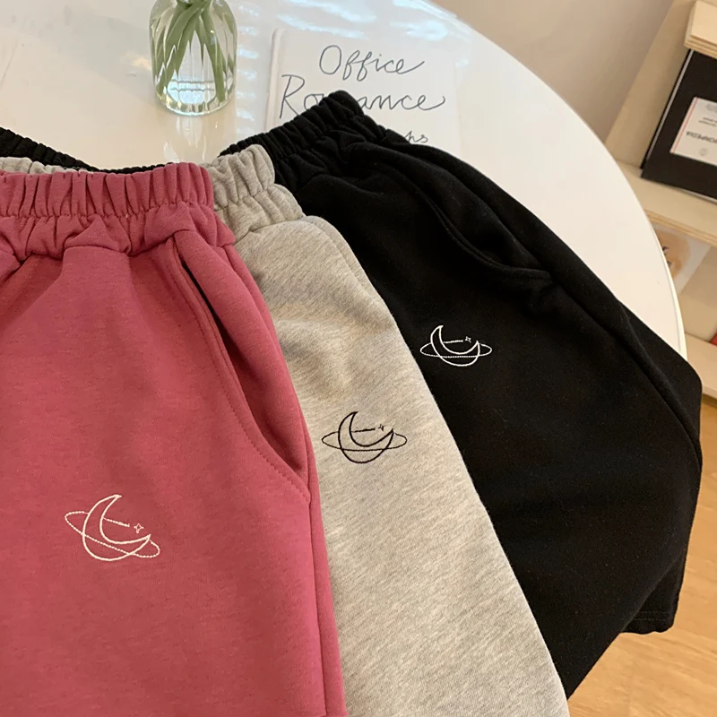 Casual shorts women's summer loose Korean high waist slim versatile thin straight sports pants 
Casual shorts women's summer loose Korean high waist slim versatile thin straight sports pants