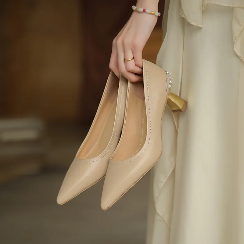 HOT SALE Women pumps Genuine Leather shoes plus size 22-26.5cm Full leather metal heel pearl high heel Office shoes fashion
HOT SALE Women pumps Genuine Leather shoes plus size 22-26.5cm Full leather metal heel pearl high heel Office shoes fashion