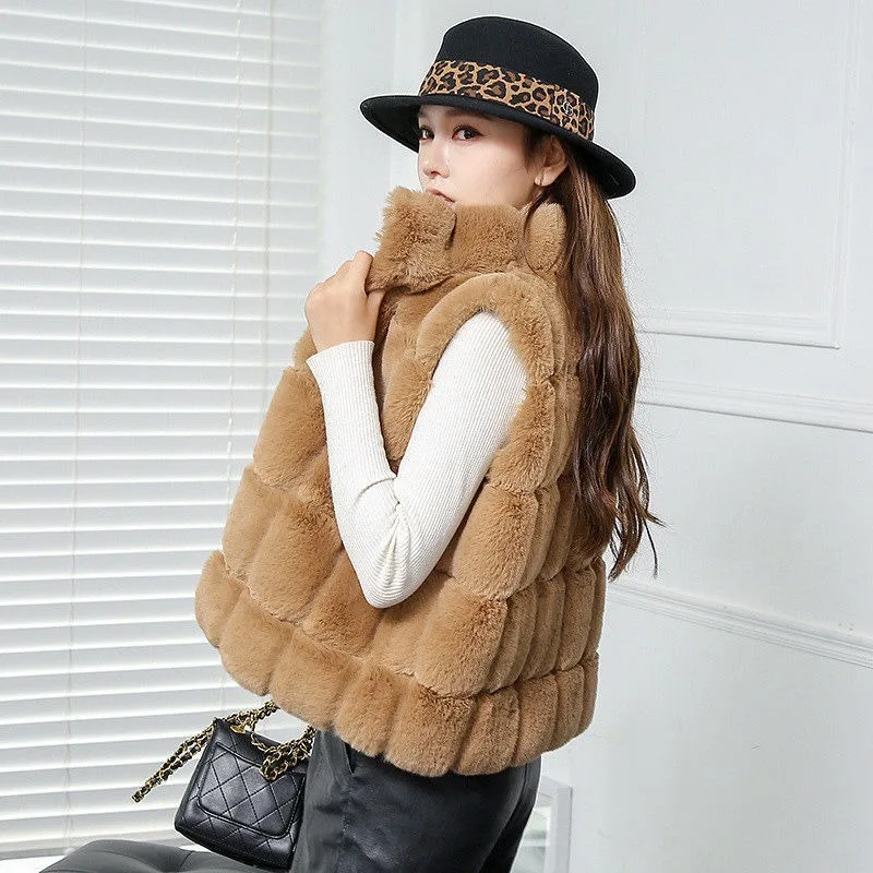 Faux Fur Vest Female Winter 2020 Korean Fashion Warm Furry Sleeveless Jacket Oversize Artificial Rabbit Fur Waistcoat for Women
Faux Fur Vest Female Winter 2020 Korean Fashion Warm Furry Sleeveless Jacket Oversize Artificial Rabbit Fur Waistcoat for Women