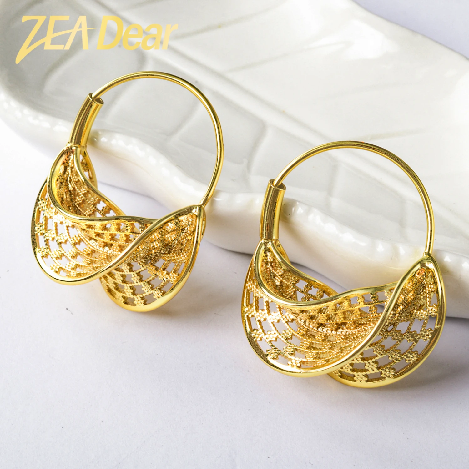 Diana baby Jewelry New Copper Hoop Earrings Gold Plated Large Light Style Classic For Women Lady High Quality Trendy Daily Wear
Diana baby Jewelry New Copper Hoop Earrings Gold Plated Large Light Style Classic For Women Lady High Quality Trendy Daily Wear