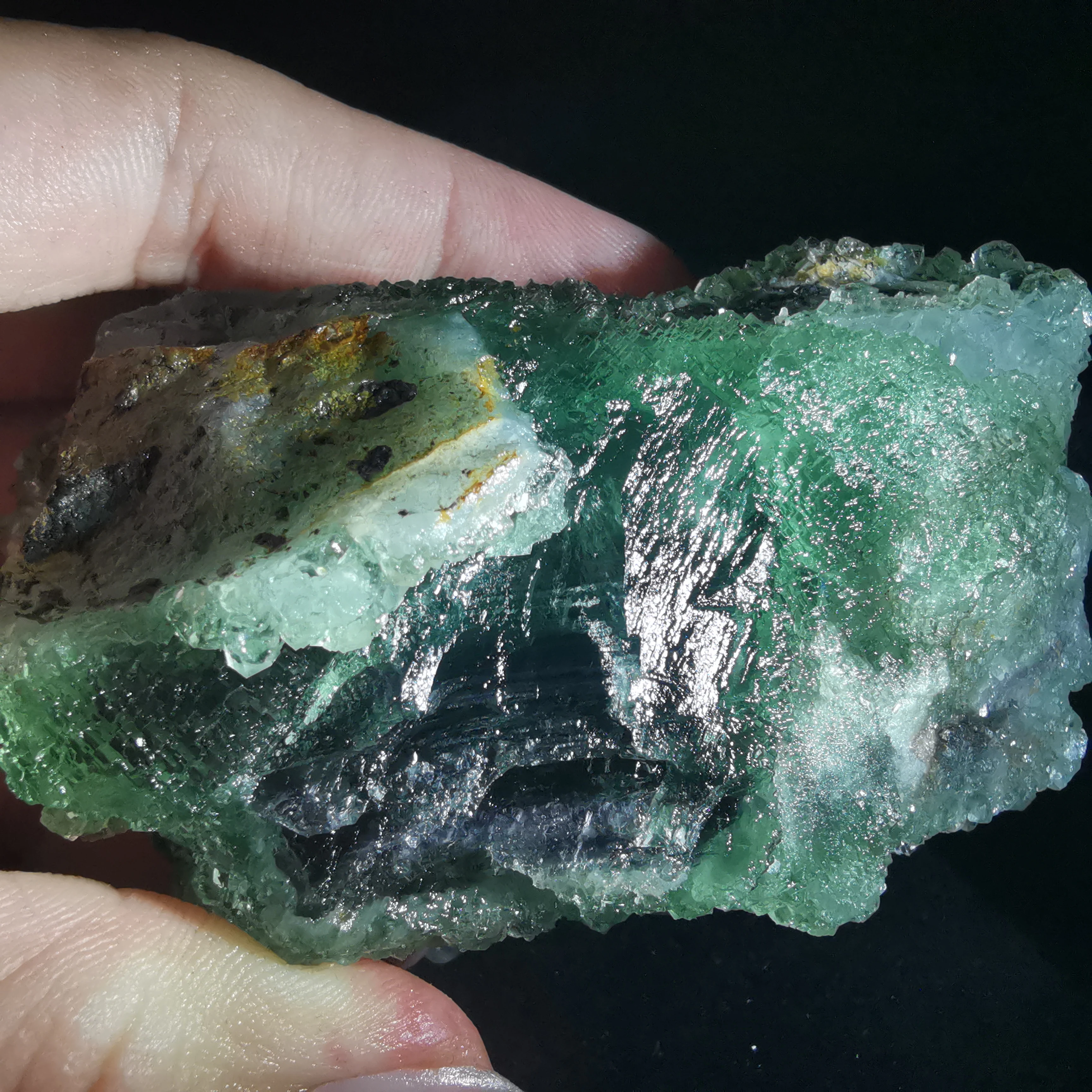 266.3g100% rare natural green fluorite luminous polyhedron stepped quartz energy mineral J teaching specimen home decoration
266.3g100% rare natural green fluorite luminous polyhedron stepped quartz energy mineral J teaching specimen home decoration