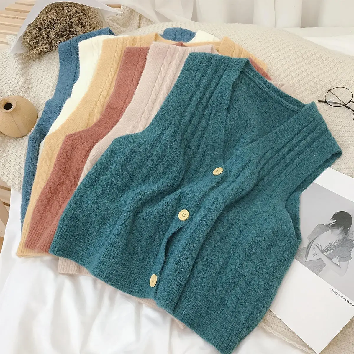 Olomm Solid V-neck Single Breasted Knitted Cardigan Vest Women Early Spring Autumn Winter Manteau Gilet Femme Hiver Genuine Hot
Olomm Solid V-neck Single Breasted Knitted Cardigan Vest Women Early Spring Autumn Winter Manteau Gilet Femme Hiver Genuine Hot