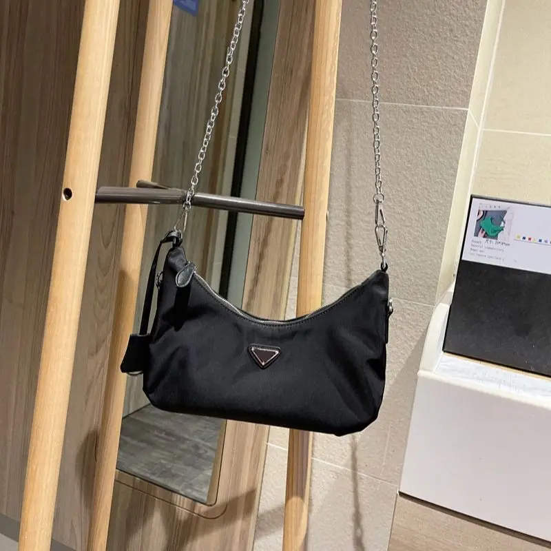 2021 spring and summer new style, casual solid color street messenger shoulder bag, nylon fabric lady retro black underarm bag
2021 spring and summer new style, casual solid color street messenger shoulder bag, nylon fabric lady retro black underarm bag
