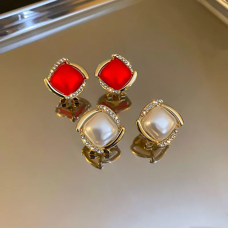 2021 New Fashion Sweet Pearl Small Earrings Contracted Geometric Fine Senior Korean Women Trendy Push-back Stud Earrings
2021 New Fashion Sweet Pearl Small Earrings Contracted Geometric Fine Senior Korean Women Trendy Push-back Stud Earrings